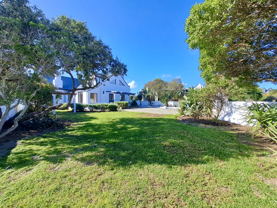 To Let 5 Bedroom Property for Rent in Grotto Bay Western Cape